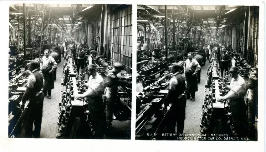 Stereograph - Battery Of Crank Shaft Machines In The Background, Hudson Motor Car Co, Detroit, USA