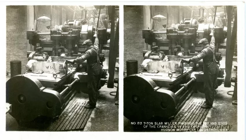 Stereograph - 7-Ton Slab Miller Finishing The Top And Ends Of The Crankcase In One Operation, Hudson Motor Car Co, Detroit, USA