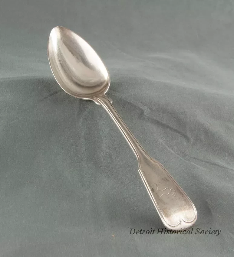 Spoon, Eating