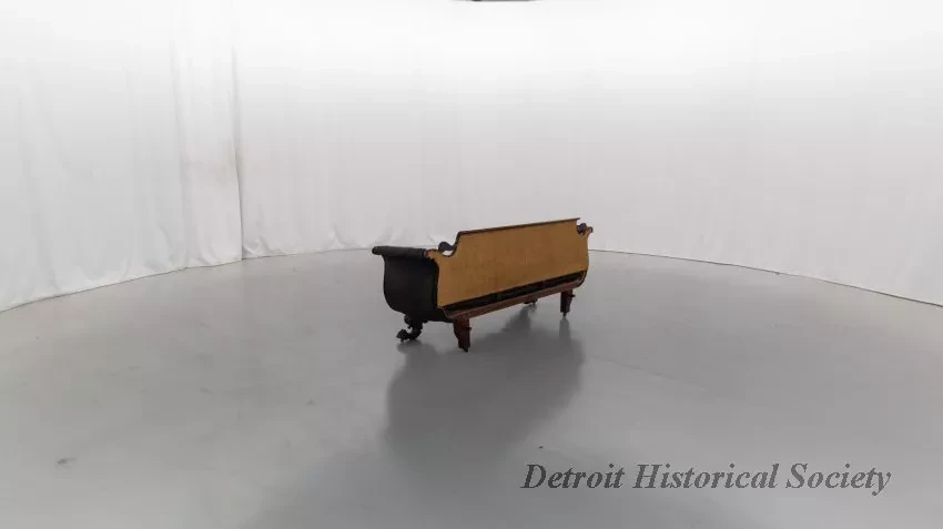 Sofa - Dhs_1940_017_004a_arceye_spin_008