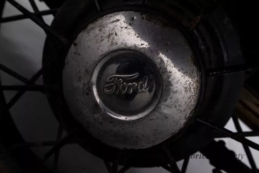 Trailer, Camping - 1929 Covered Wagon Trailer Co. camper - Dhs_1956_373_001_arceye_user_009