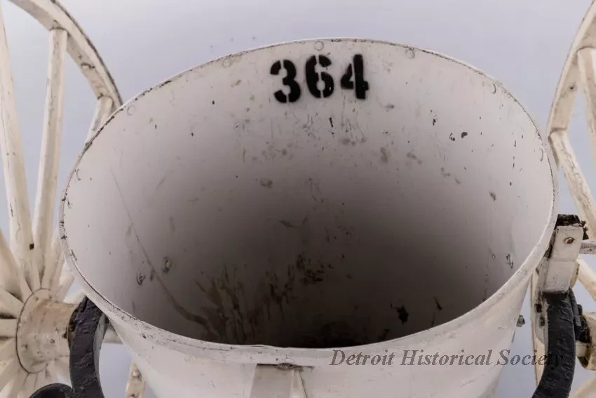 Cart, Push - 1976.092.001 Dpw Push Cart_arceye_user_003-2